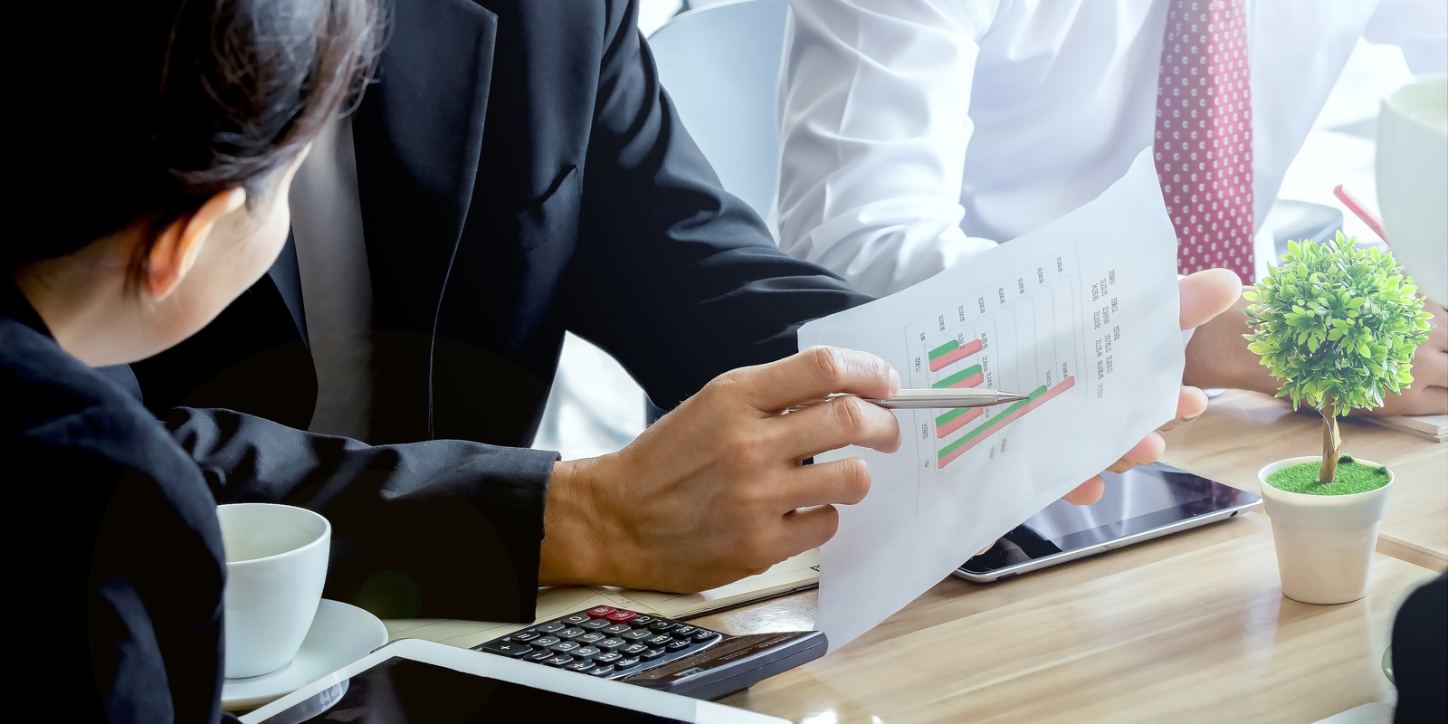 business-meeting_t20_JapQbP