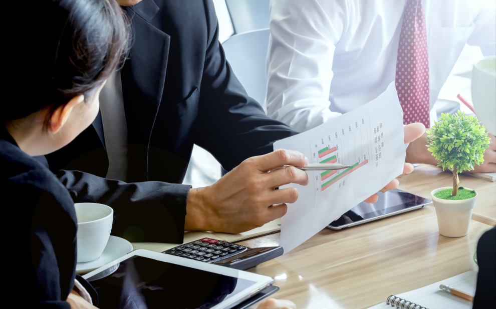 business-meeting_t20_JapQbP